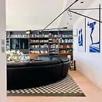 V Penthouse Διαμέρισμα *