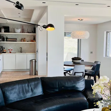 V Penthouse *