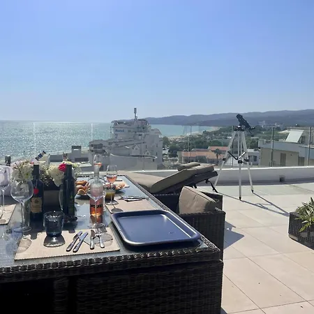 V Penthouse アパート