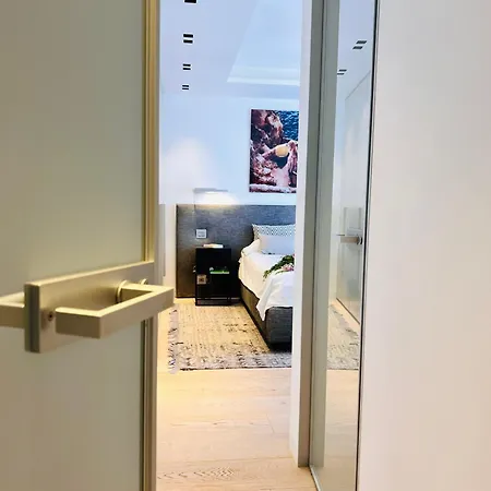 アパート V Penthouse *