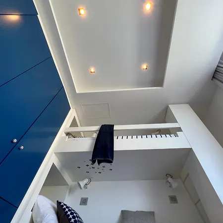 V Penthouse アパート *