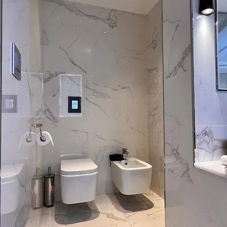 V Penthouse * ヴィエステ