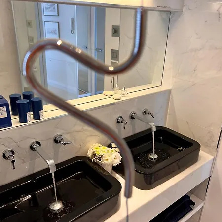 V Penthouse ヴィエステ