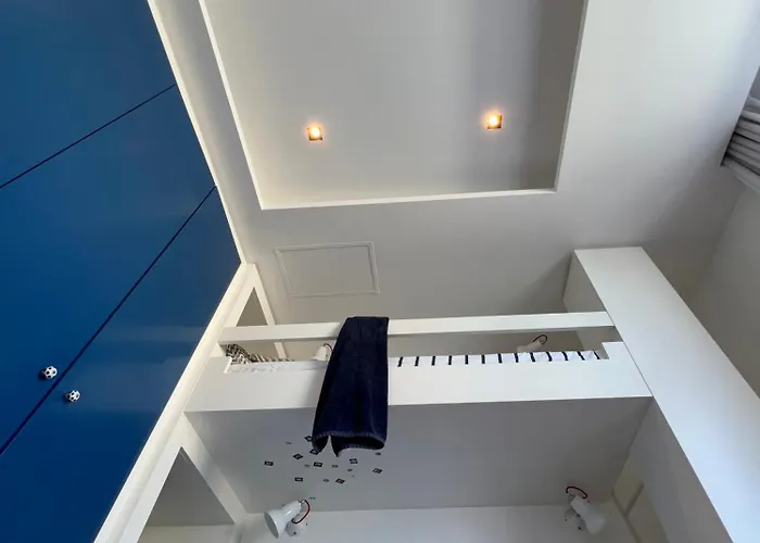 V Penthouse Apartment *